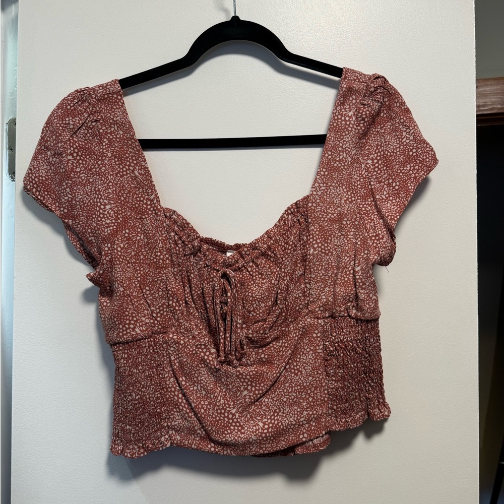 URBAN Romantics Rust Dotted Tie-Front Smocked Crop Top